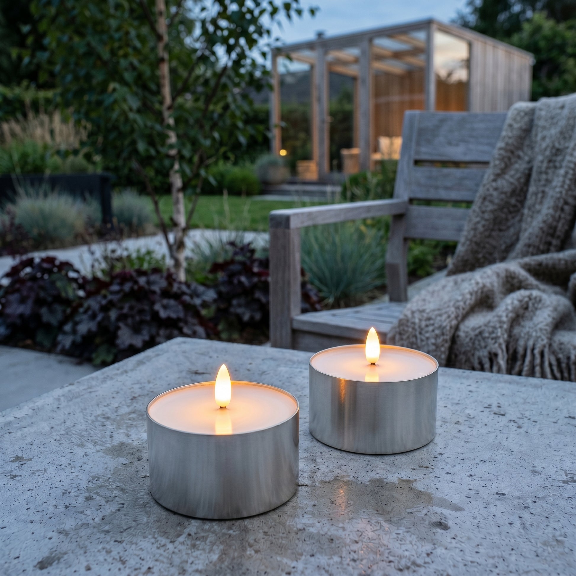 Outdoor LED Jumbo Fyrfadslys 2-pak - Realistisk 3D Flamme - Sølv