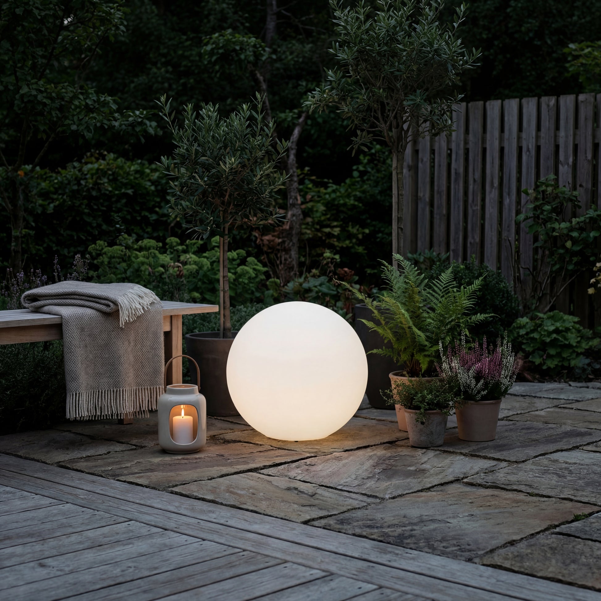 Solar LED Kugle – til Have & Terrasse - 45cm