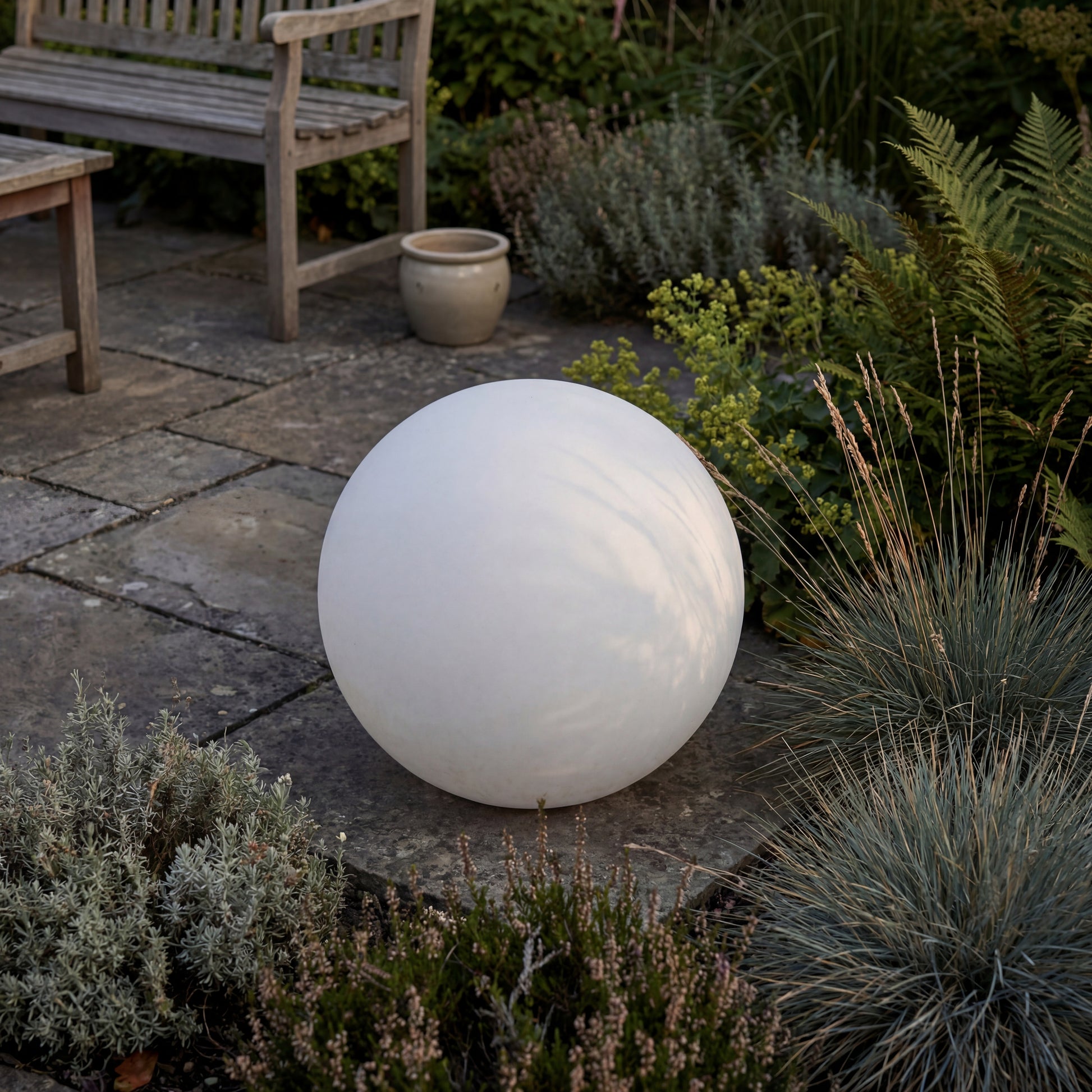 Solar LED Kugle – til Have & Terrasse - 45cm